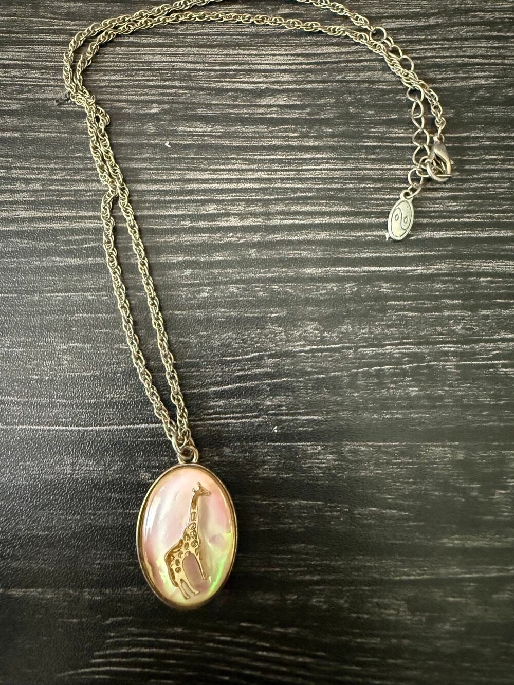 Vintage Adults Jewels Opalescent Giraffe Silhouette Pendant Necklace